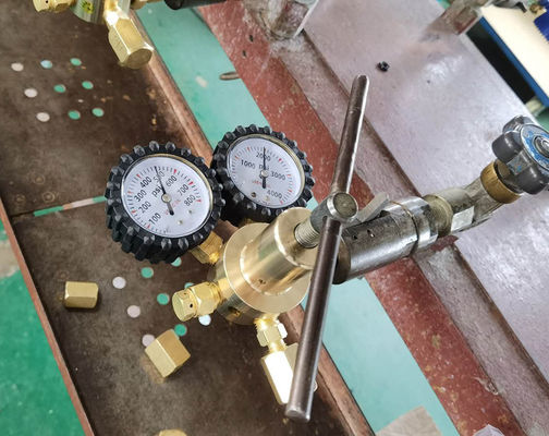 0-800 PSI Πίεση CGA580 Ρυθμιστής νιτρογόνου εισόδου για καθαρισμό HVAC από στερεό χαλκό